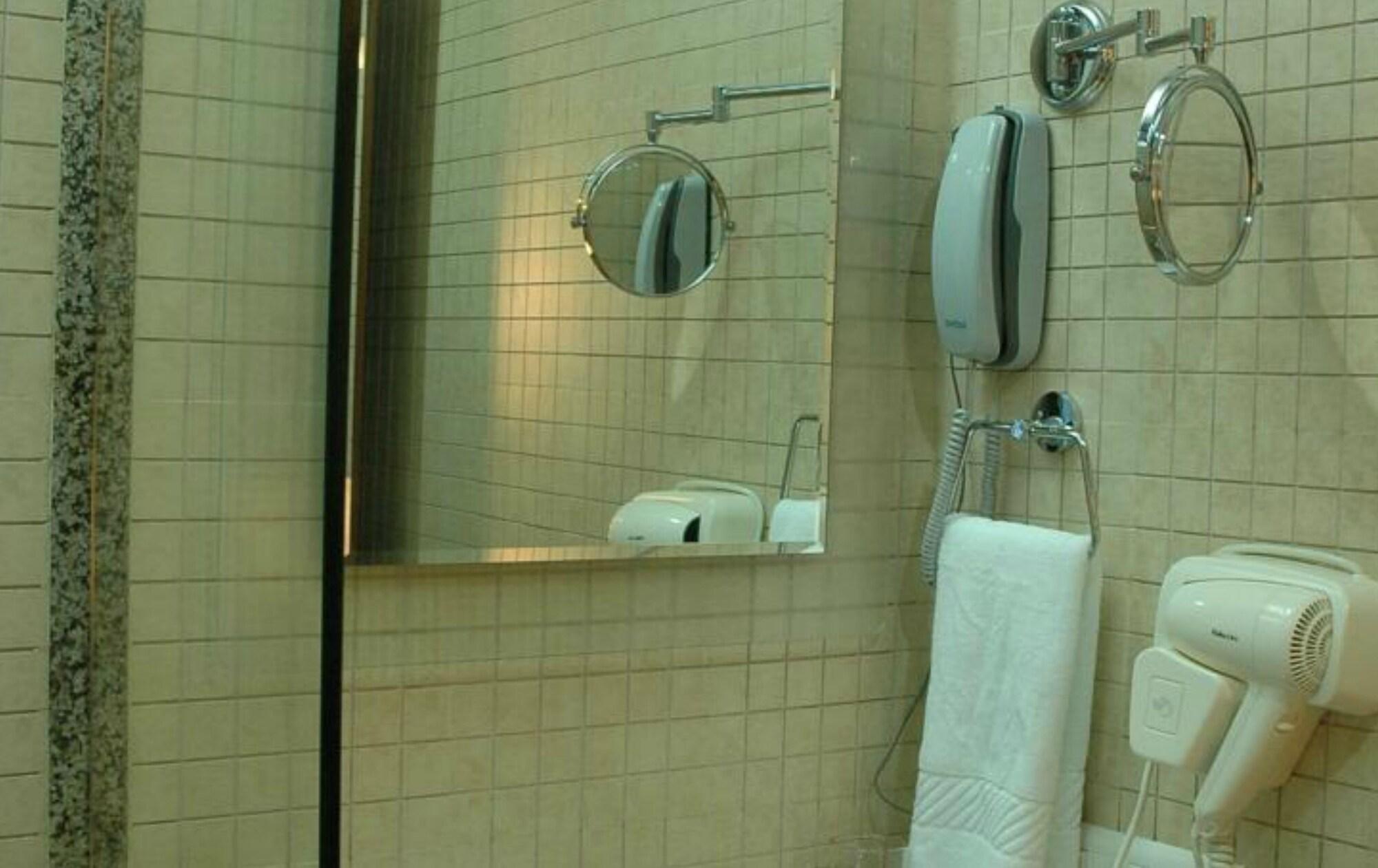 FabHotel Shubhangan Mumbai Bagian luar foto