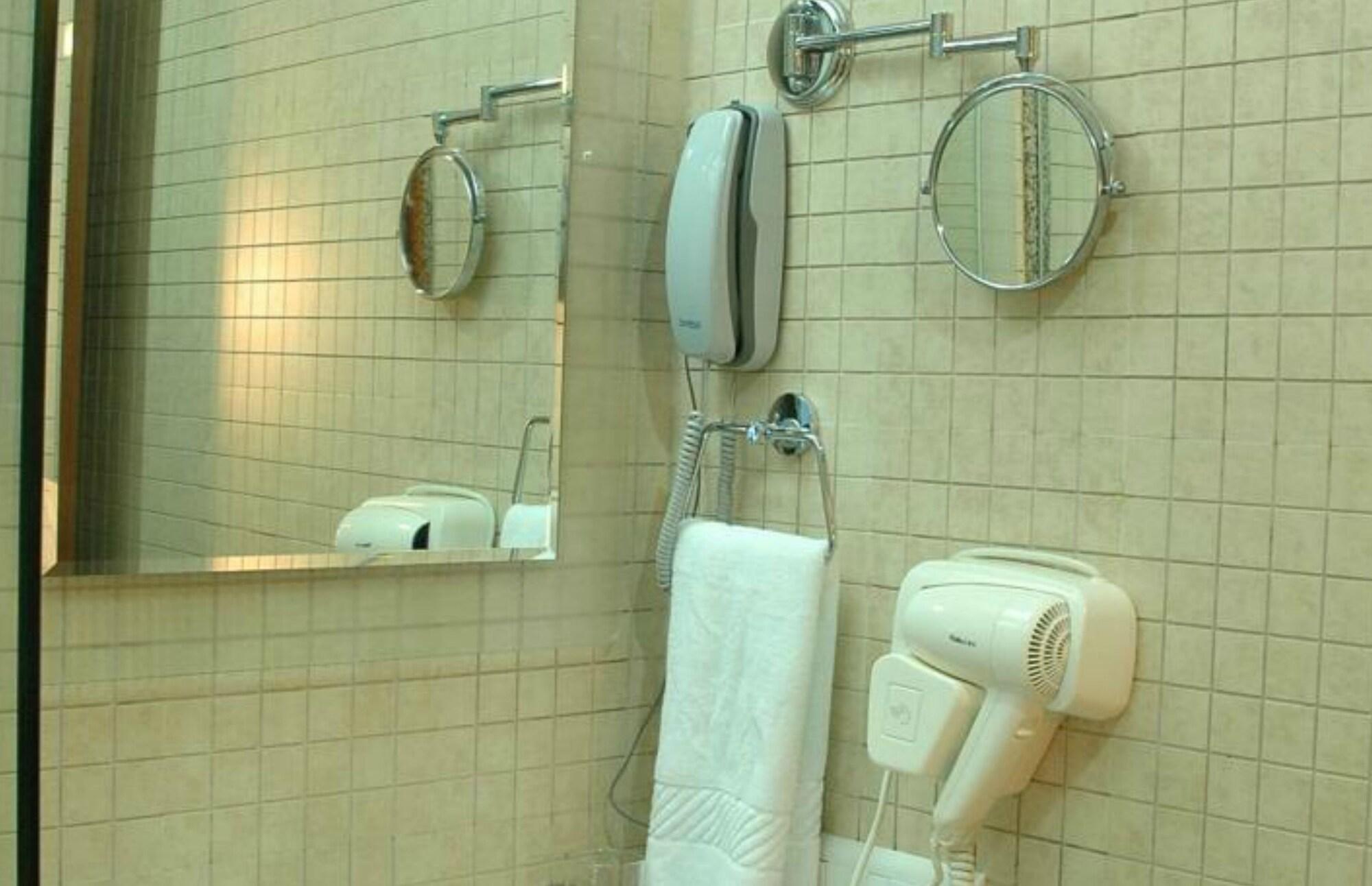FabHotel Shubhangan Mumbai Bagian luar foto