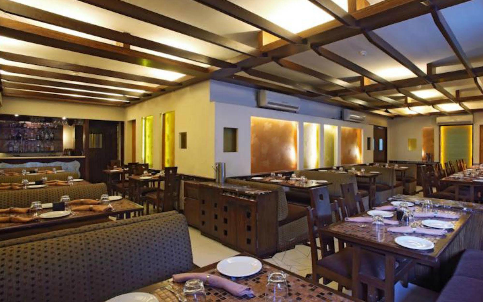 FabHotel Shubhangan Mumbai Bagian luar foto