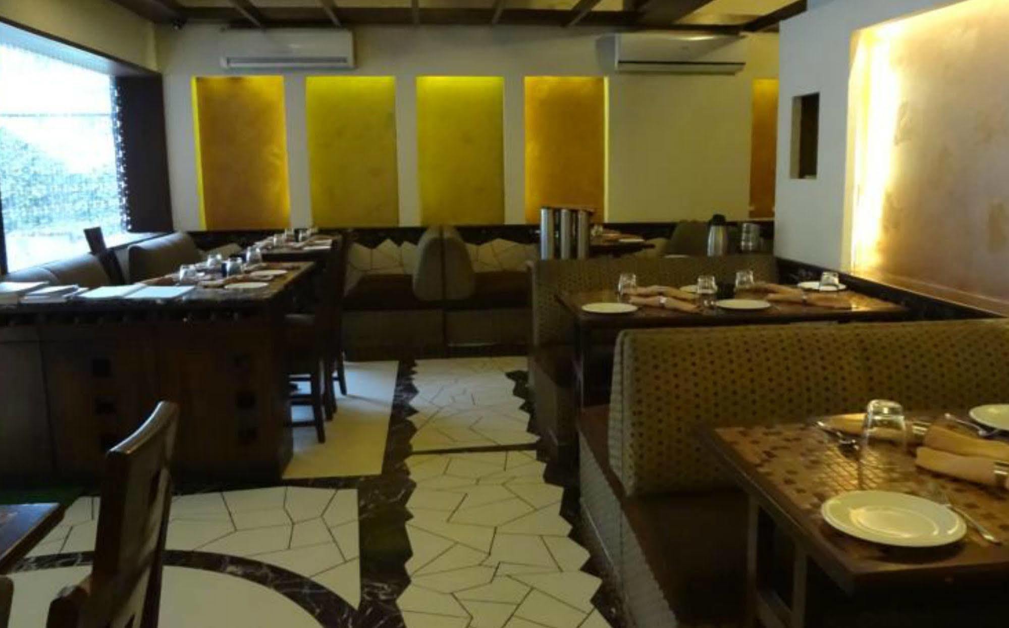 FabHotel Shubhangan Mumbai Bagian luar foto
