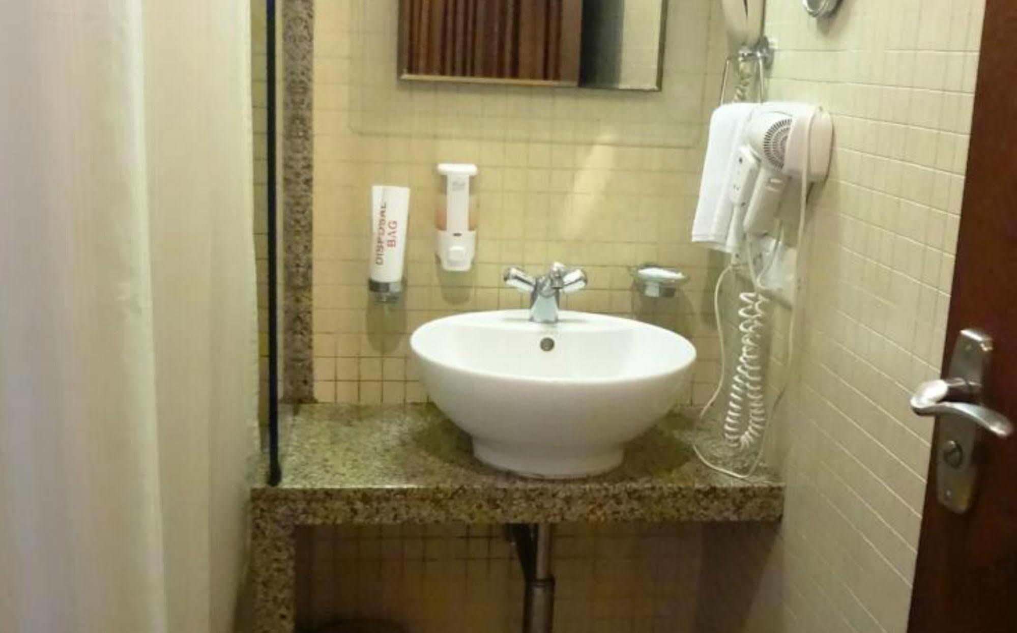 FabHotel Shubhangan Mumbai Bagian luar foto