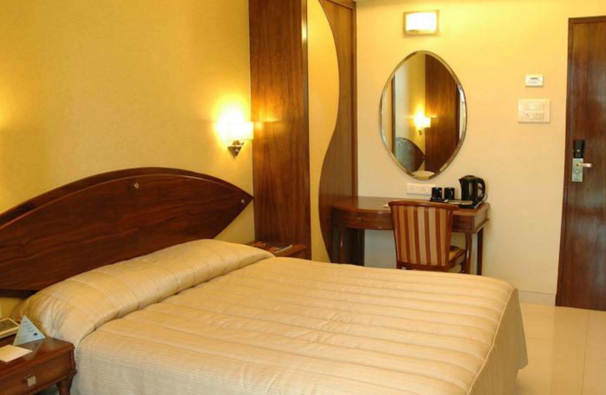 FabHotel Shubhangan Mumbai Bagian luar foto